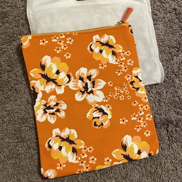 Clutch - Picture 2 of 3